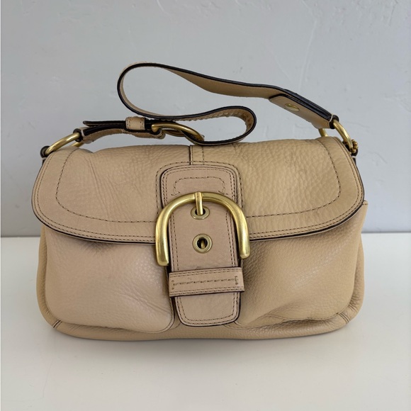 Coach Handbags - VTG Y2K COACH Leather Bag